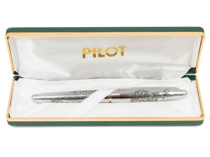 PILOT
Stylo plume Dragon, même collection que le S