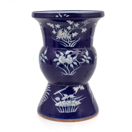 CHINA, GUANGZHOU - CIRCA 1900
"Gu"-shaped vase 


