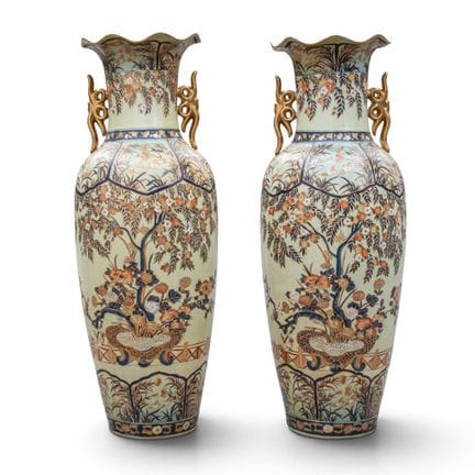JAPON - XXE SIÈCLE
Paire de grands vases 

à col é