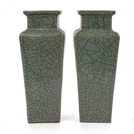 CHINA - 20TH CENTURY
Pair of quadrangular baluster