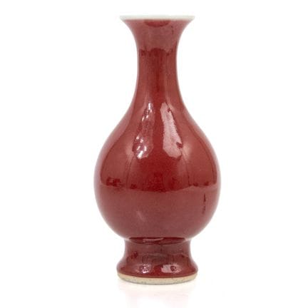 CHINA - 18TH/19TH CENTURY
Vase 

with a low body a