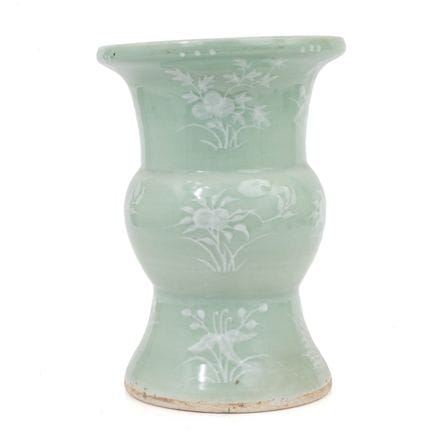 CHINA, GUANGZHOU - CIRCA 1900
"Gu"-shaped vase 

m