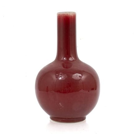 CHINA - 20TH CENTURY
Bottle-shaped vase 

made of 