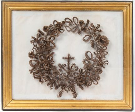 OBRA DEL SIGLO XIX
Corona o collar de cabello 

to