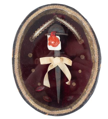 Vitrina con una réplica del «Saint Clou»

de hierr