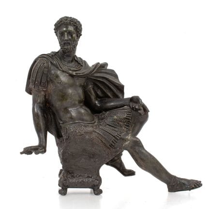 Hombre sentado con uniforme romano, probablemente 