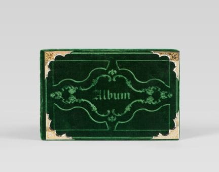 ALBUM ROMANTIQUE. In-8 oblong (220 x 140 mm), velo