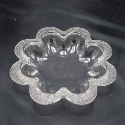 Lalique France : Coupe à fruits octolobée, cristal