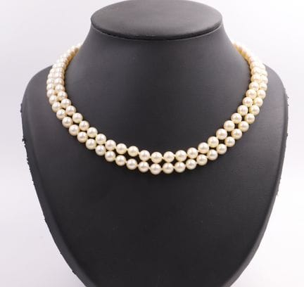 Collana a doppio filo di perle
Collana composta da