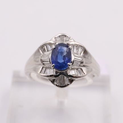Anello in stile Art Déco
In platino, impreziosito 