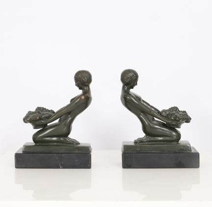 Max Le Verrier (1891–1973) Nach
Ein Paar Art-déco-