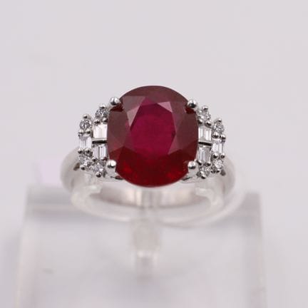 Ring im Art-Déco-Stil
Aus 18 Karat Weißgold (750),