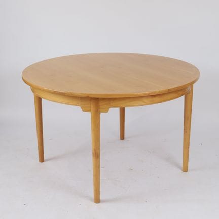 Hans Wegner (1914–2007) Esstisch
Aus Ahornholz, ru