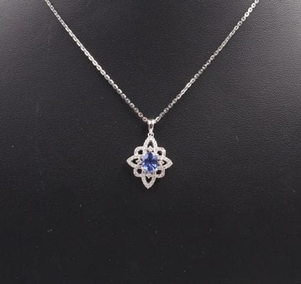 Collana Etoile
In oro bianco 18 carati (750) impre