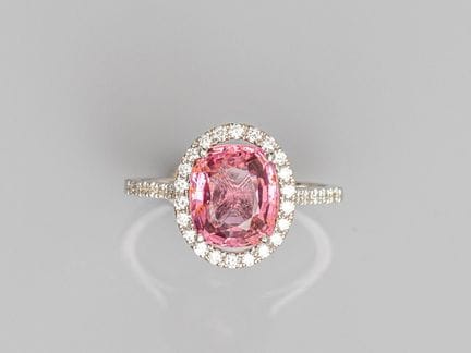750°/°° (18K) white gold ring, set with a 3.11 ct 
