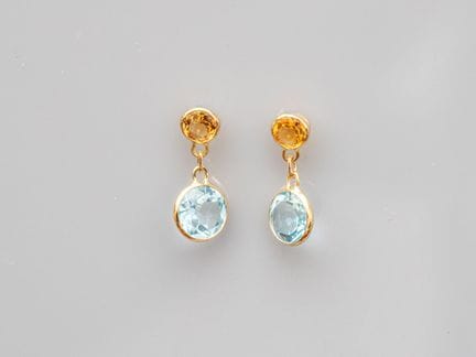 Pair of 750°/°° (18K) yellow gold earrings, set wi