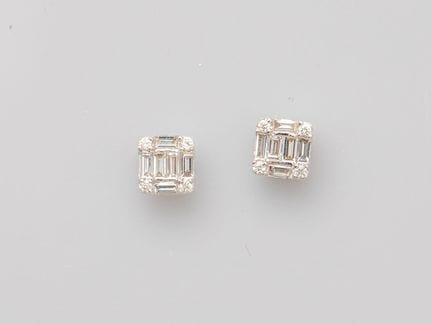 Pair of square earrings in 750°/°° (18K) white gol