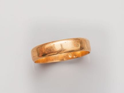 750°/°° (18K) gold wedding band. 2.67 g. TDD 55.5