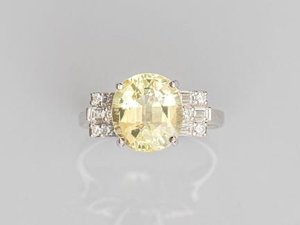 750°/°° (18K) white gold ring, set with a beautifu