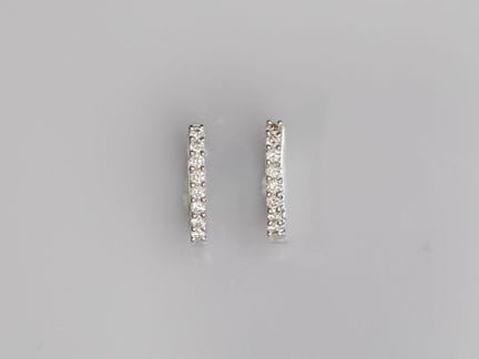 Pair of small hoop earrings in 750°/°° (18K) white