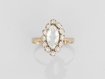 Small shuttle-shaped ring in 750°/°° (18K) white g