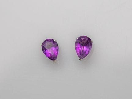 Pair of 750°/°° (18K) white gold stud earrings, ea