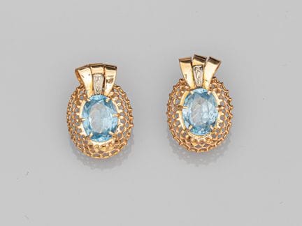 Pair of oval earrings in two-tone 750°/°°(18K) gol