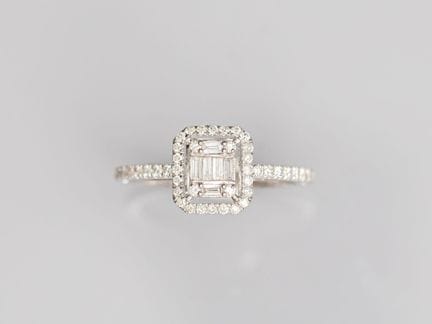 Rectangular ring in 750°/°° (18K) white gold, set 