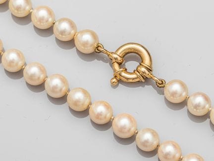 Akoya cultured pearl necklace, 7.5/8 mm in diamete