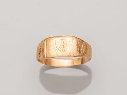 Small signet ring in 750°/°° (18K) yellow gold, wi