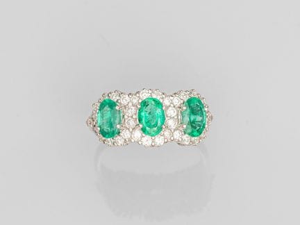 Ring aus 750°/°° (18 K) Weißgold, besetzt mit drei
