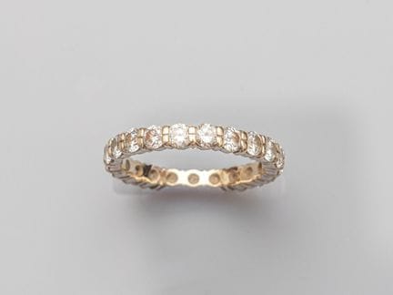 Diamant-Ehering aus 750°/°° (18 K) Weißgold, rundu