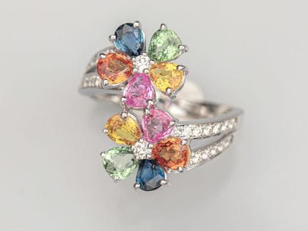 750°/°° (18K) white gold cross ring, adorned with 