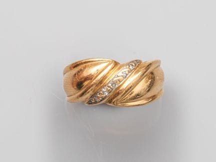 Breitring aus 750°/°° (18 K) Gold, mit Godron-Verz