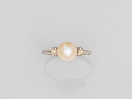 Zierlicher Ring aus 750°/°° (18 K) Weißgold, beset