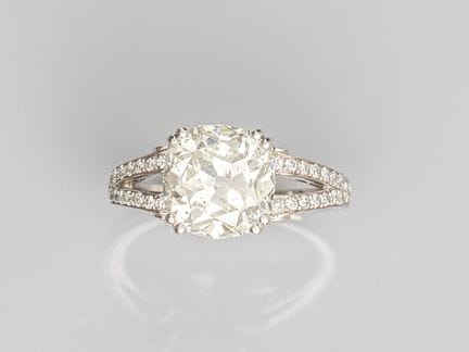 Stunning platinum ring, set with a large 3.64 ct (