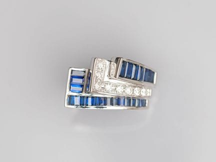 Stately 750°/°° (18K) white gold ring with geometr
