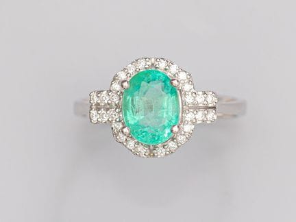 750°/°° (18K) white gold ring, set with a cushion-