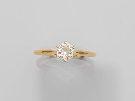 Solitärring aus 750°/°° (18 K) Gelbgold, besetzt m