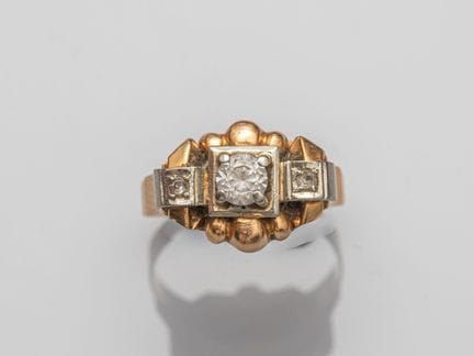 Two-tone 750°/°° (18K) gold ring, decorated with g