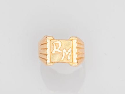 Small signet ring in 750°/°° (18K) yellow gold, en