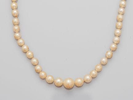 Akoya cultured pearl necklace with irregularly siz