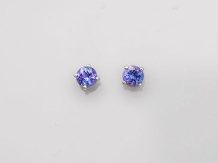 Pair of 750°/°° (18K) white gold stud earrings, ea