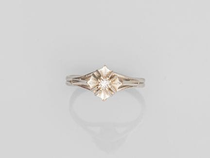 Small solitaire ring in 750°/°° (18K) white gold, 