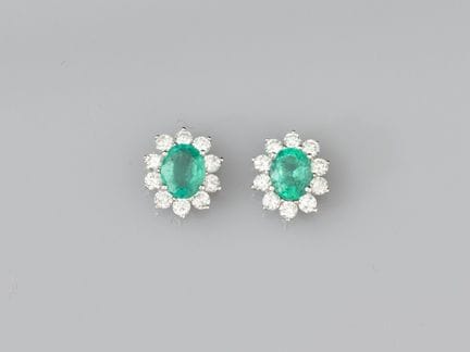 Pair of 750°/°° (18K) white gold flower earrings, 