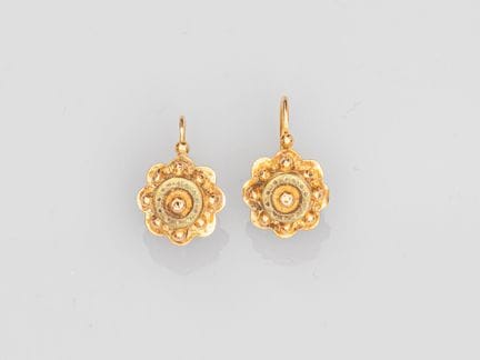 Pair of two-tone 750°/°° (18K) gold rose-shaped ho
