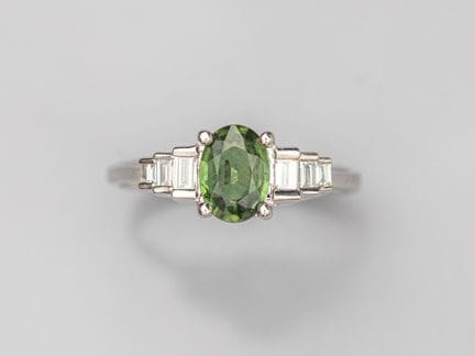 750°/°° (18K) white gold ring, set with an oval-cu
