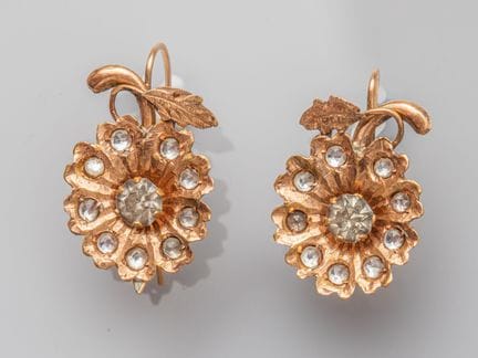 Ein Paar Ohrringe in Blumenform aus 750°/°° (18 K)