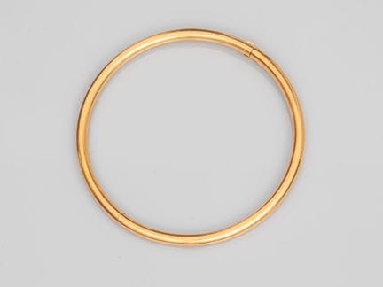 Rundes Armband aus 750°/°° (18 K) Gelbgold. Scharn