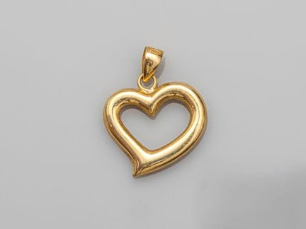 Durchbrochener Herzanhänger aus 750°/°° (18 K) Gel